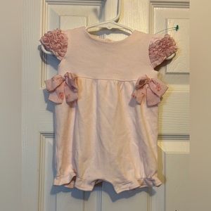 Baby👶🏼Girls👧🏻Light Pink Fao Schwartz Shortall Sz 0-3M
